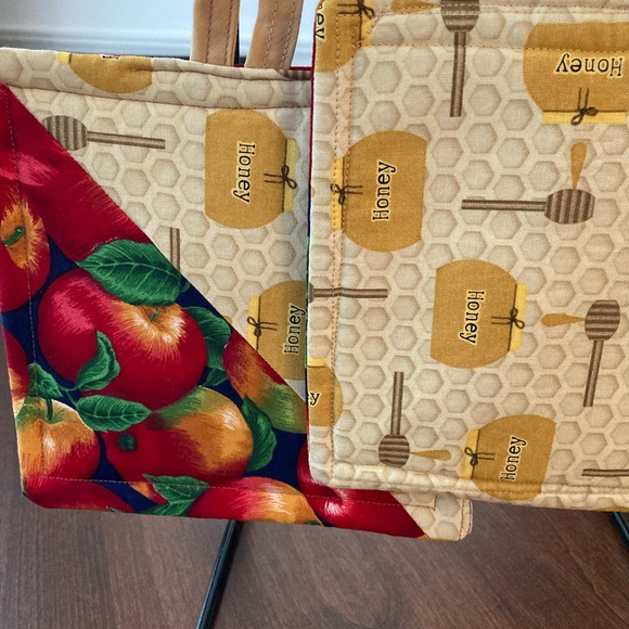 Honey & Apples potholder set - Picture 2 of 3